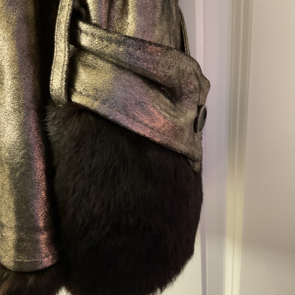 NWT Leather Coat/Jacket metallic with real fur collar and trim size 44 Italy. - Picture 4 of 6
